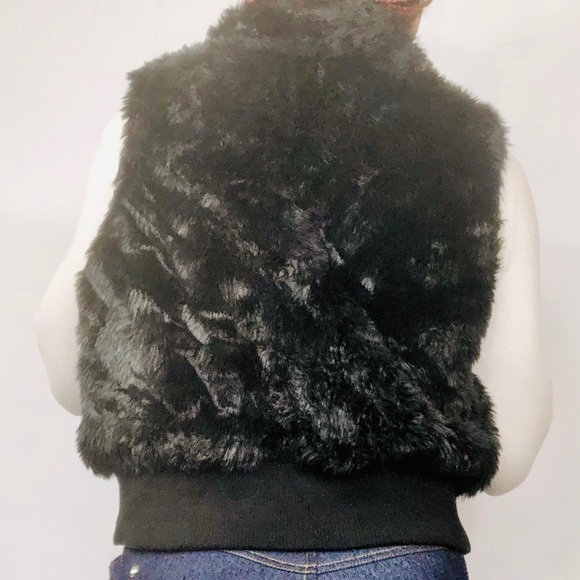 Black faux fur cropped vest. Size L. - Picture 4 of 7